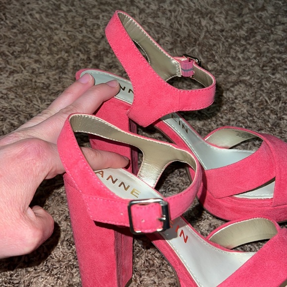 Anne Klein US 7.5 womens pink suede chunky heels. Gently used. - Picture 11 of 16
